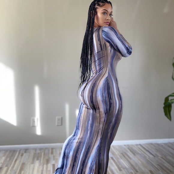 💕😍MAKE AN OFFER! TIE DYE BLUE MAXI DRESS😍💕 - Picture 4 of 4